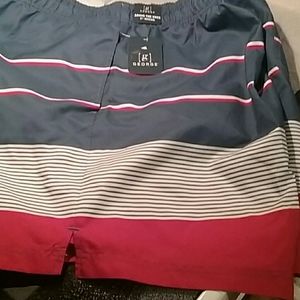 NWT   Men's  swim trunks. 3 XL